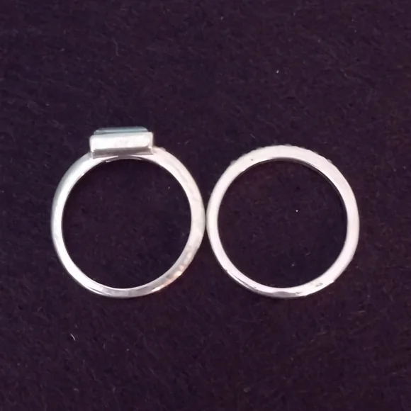 Elegant Silver and Blue Gemstone Ring Set - Picture 5 of 5